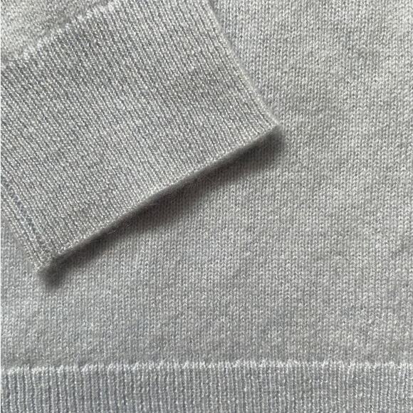 Tahari 100% Cashmere Sweater M | Cloud Blue, NWOT, Quiet Luxury, Vince Vibes - Picture 3 of 5